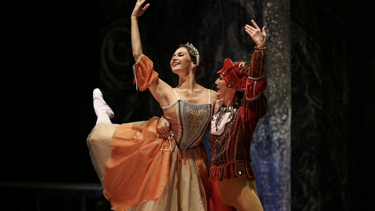 Kuğu Gölü Balesi Bursa'da Sanatseverlerle Buluştu