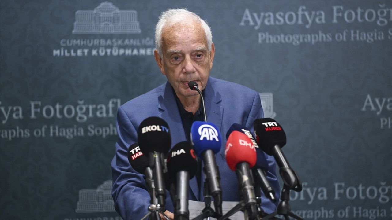 Kültür ve Turizm Bakanı Ersoy, Ayasofya Fotoğrafları Kitabı ve Sergisinin Tanıtımını Yaptı