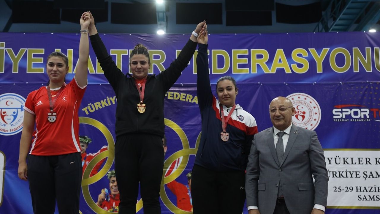 Kulüpler Türkiye Halter Şampiyonası'nda Madalya Töreni Gerçekleşti