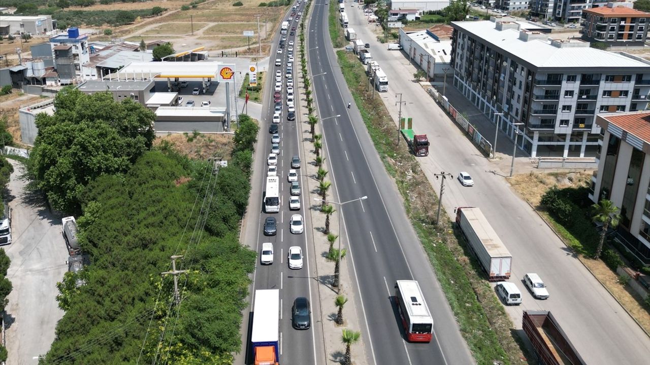 Kurban Bayramı Dönüş Yolunda İzmir, Manisa ve Aydın'da Akıcı Yoğunluk Oluştu