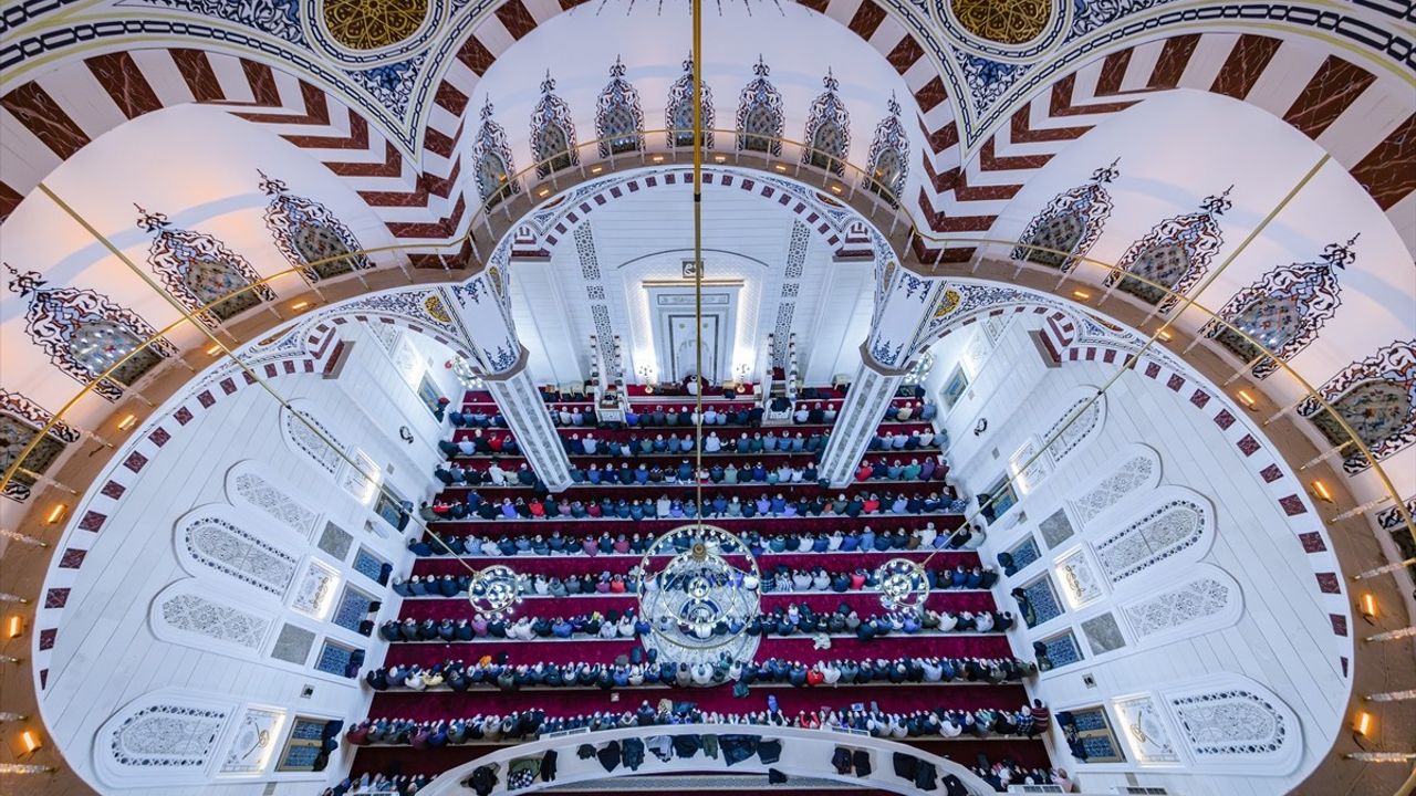 Kurban Bayramı Namazı Trabzon ve Çevre İllerde Coşkuyla Kılındı