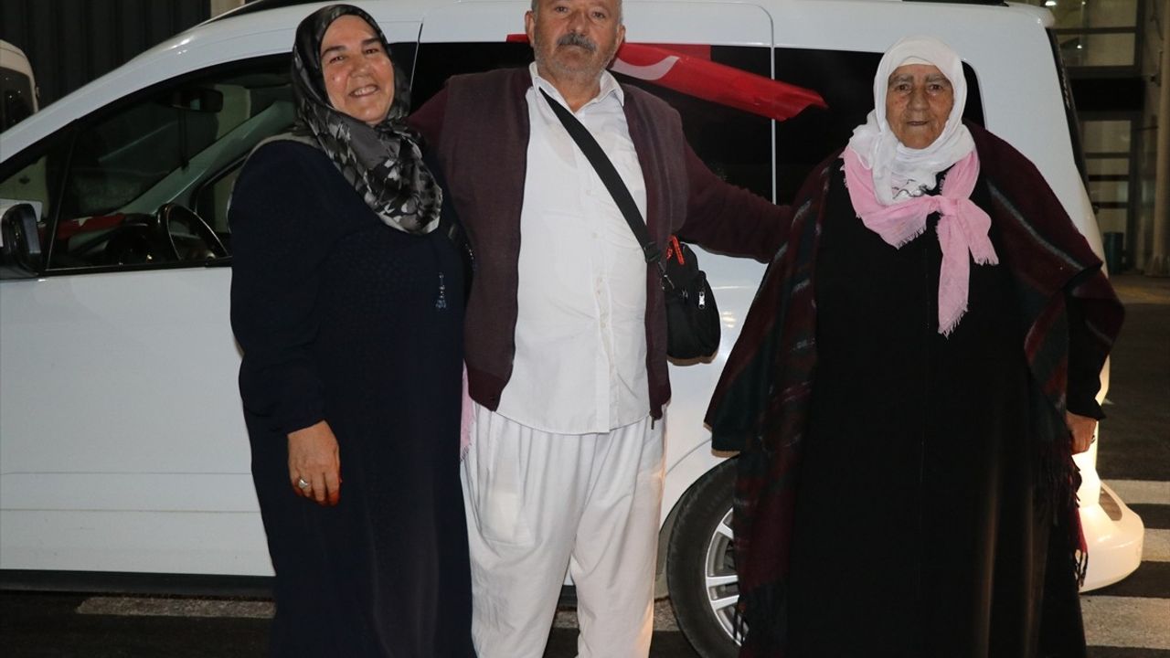 Kutsal Topraklardan Ağrı'ya Dönen Hacılara Sıcak Karşılama