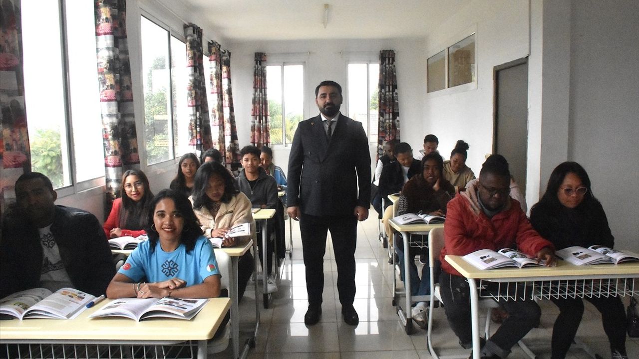 Madagaskar'da Gençler, Türkçe Öğrenerek Kültürel Bağlantı Kuruyor