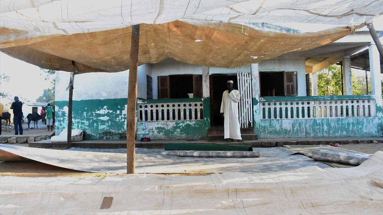 Madagaskar'da Müslümanlar Kurban Bayramı Namazında Bir Araya Geldi