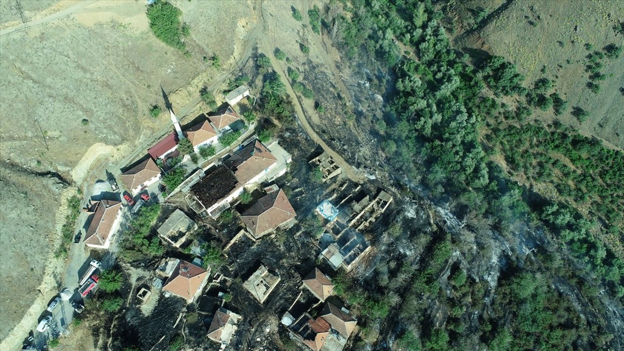 Malatya'daki Yangın Söndürüldü: 6 Ev Kullanılamaz Hale Geldi