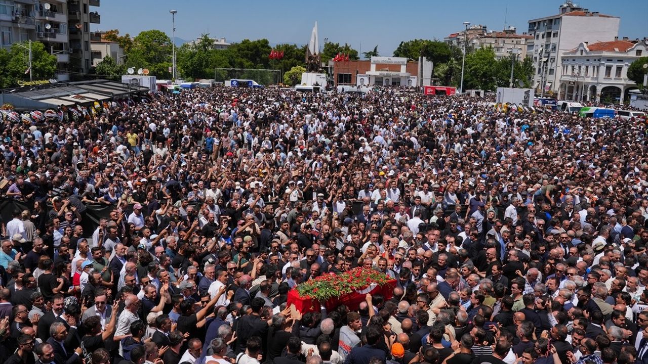 Manisa Büyükşehir Belediye Başkanı Ferdi Zeyrek İçin Tören Düzenlendi