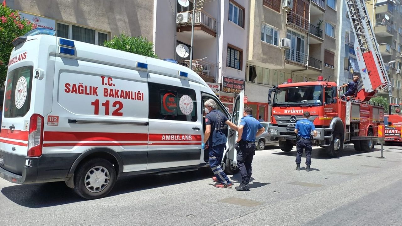 Manisa'da Asansörde Mahsur Kalan Kişi Dumandan Etkilendi