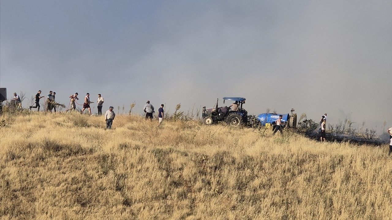 Manisa'nın Ahmetli İlçesinde Orman Yangınına Müdahale Başlatıldı