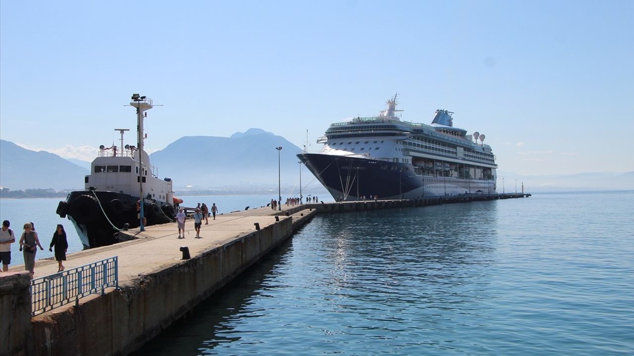 Marella Discovery 2 Kruvaziyeri Alanya Limanı'na Demirledi