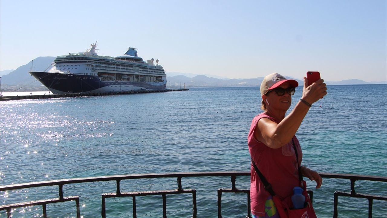 Marella Discovery 2 Kruvaziyeri Alanya Limanı'na Demirledi