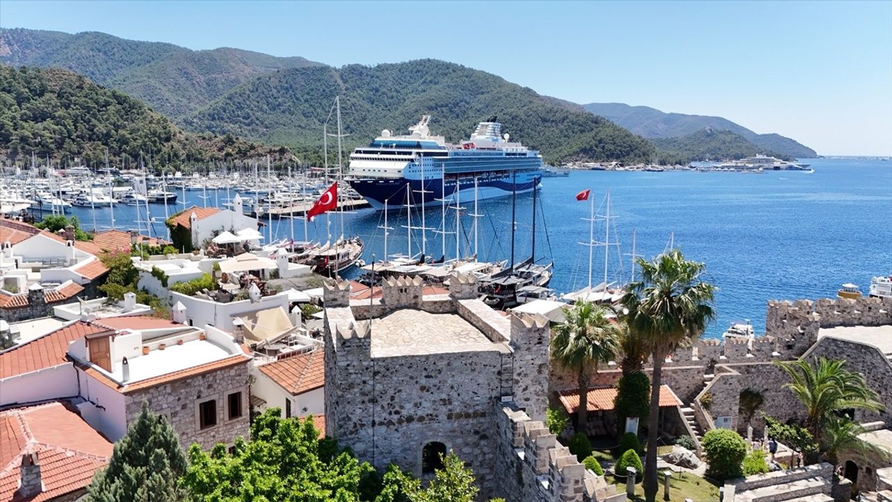 Marella Explorer Kruvaziyeri Marmaris'e 1896 Turist Getirdi
