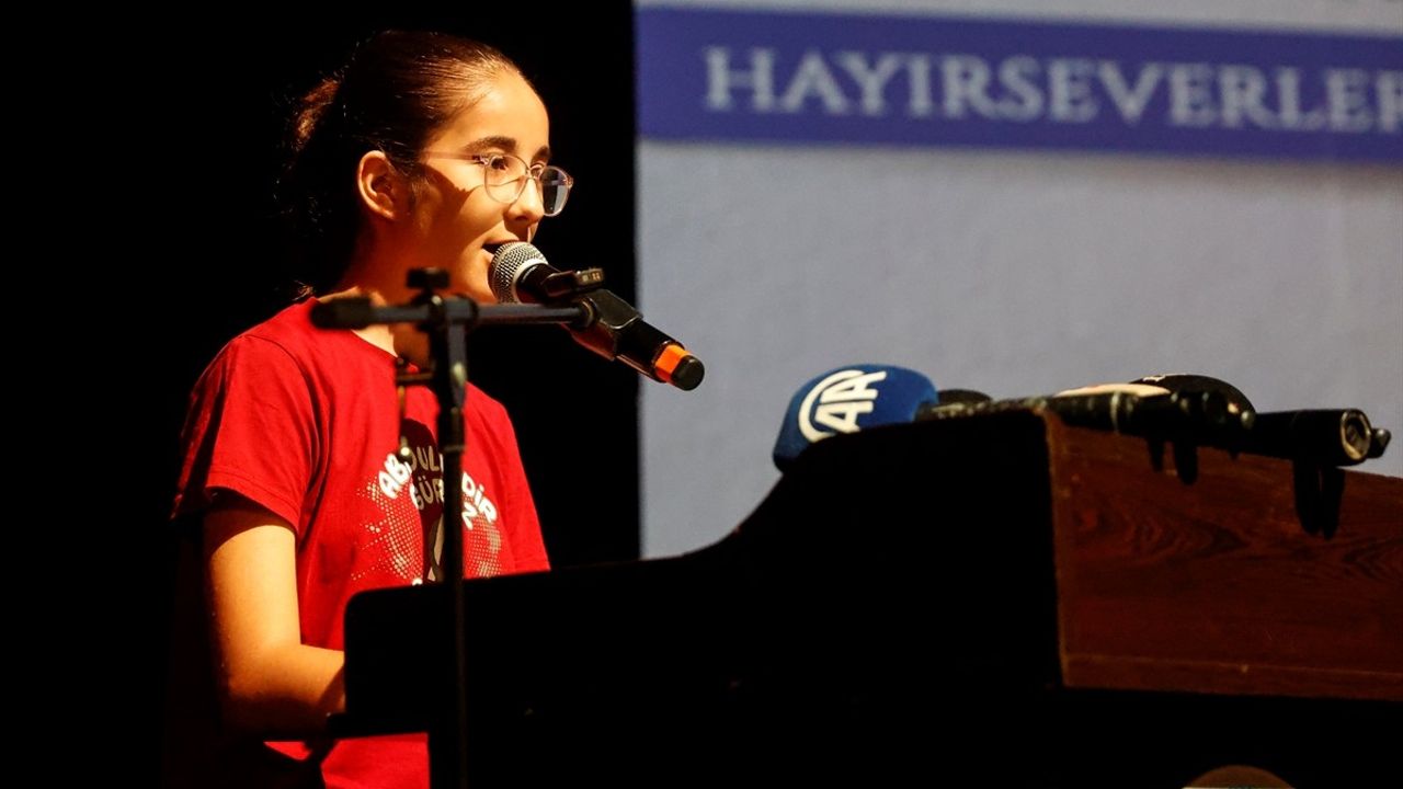 Mersin'de Eğitime Katkı Sunan Hayırseverler Onurlandırıldı