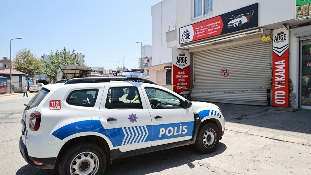 Mersin'de Oto Yıkamacıda Dört Gençten Ceset Bulundu