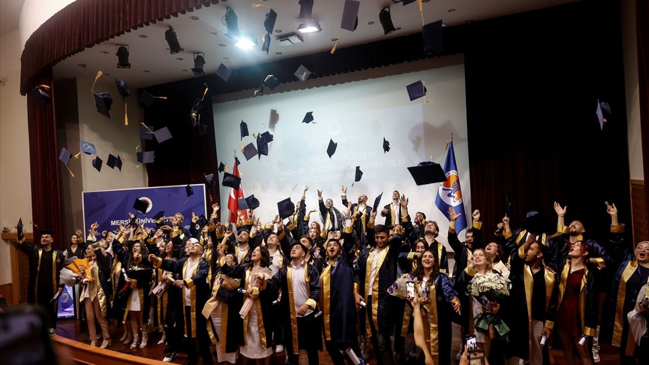 Mersin Üniversitesi İletişim Fakültesinde Mezuniyet Töreni Düzenlendi