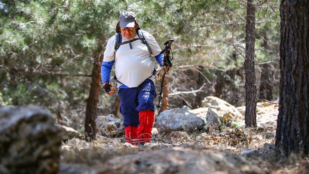Mersinli Doğa Tutkunu Hüseyin Durer, 2 Bin Taşla Koleksiyonunu Genişletiyor