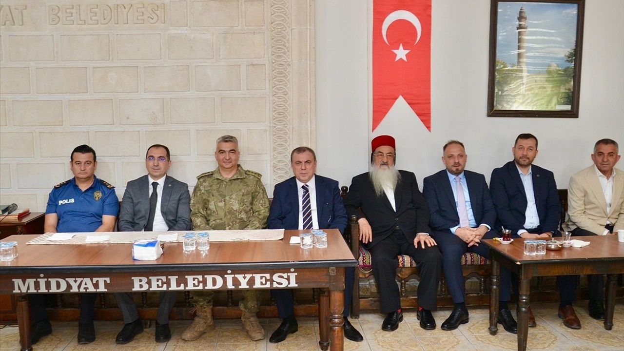 Midyat'ta Farklı Dine Mensup Vatandaşlar Bayramlaşma Programında Bir Araya Geldi