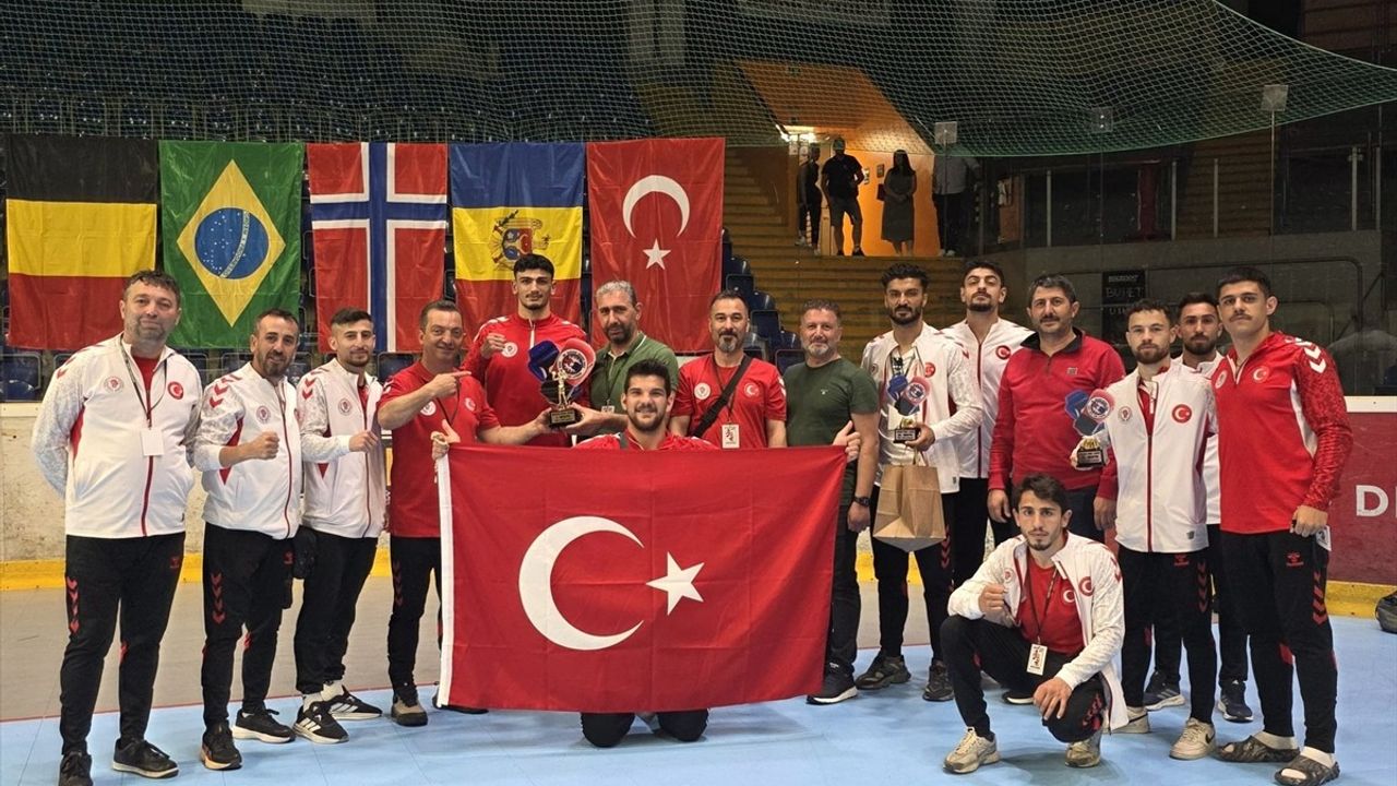 Milli Boksörler Çekya'da 1 Altın ve 2 Bronz Madalya Kazandı