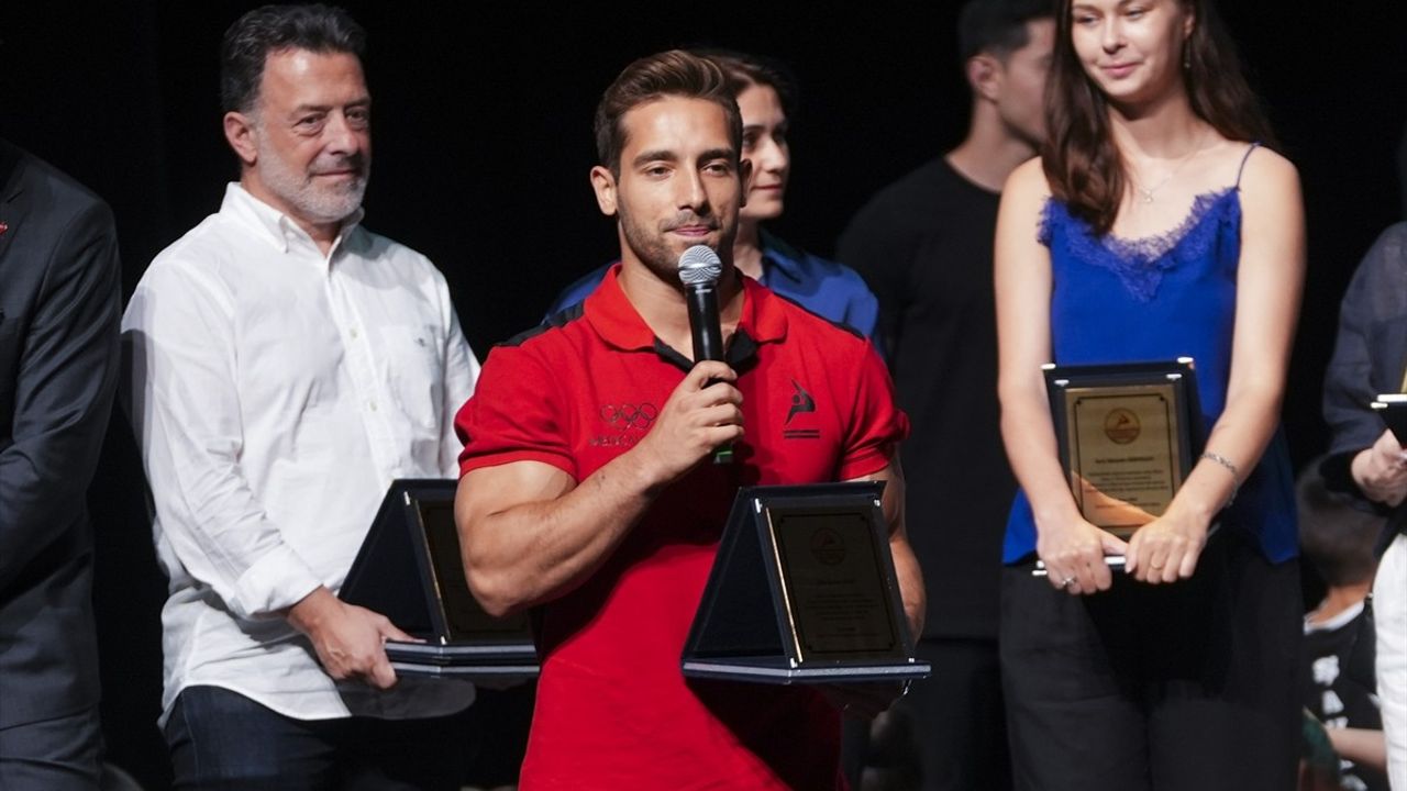 Milli Cimnastikçiler Başarılarıyla Ödüllendirildi