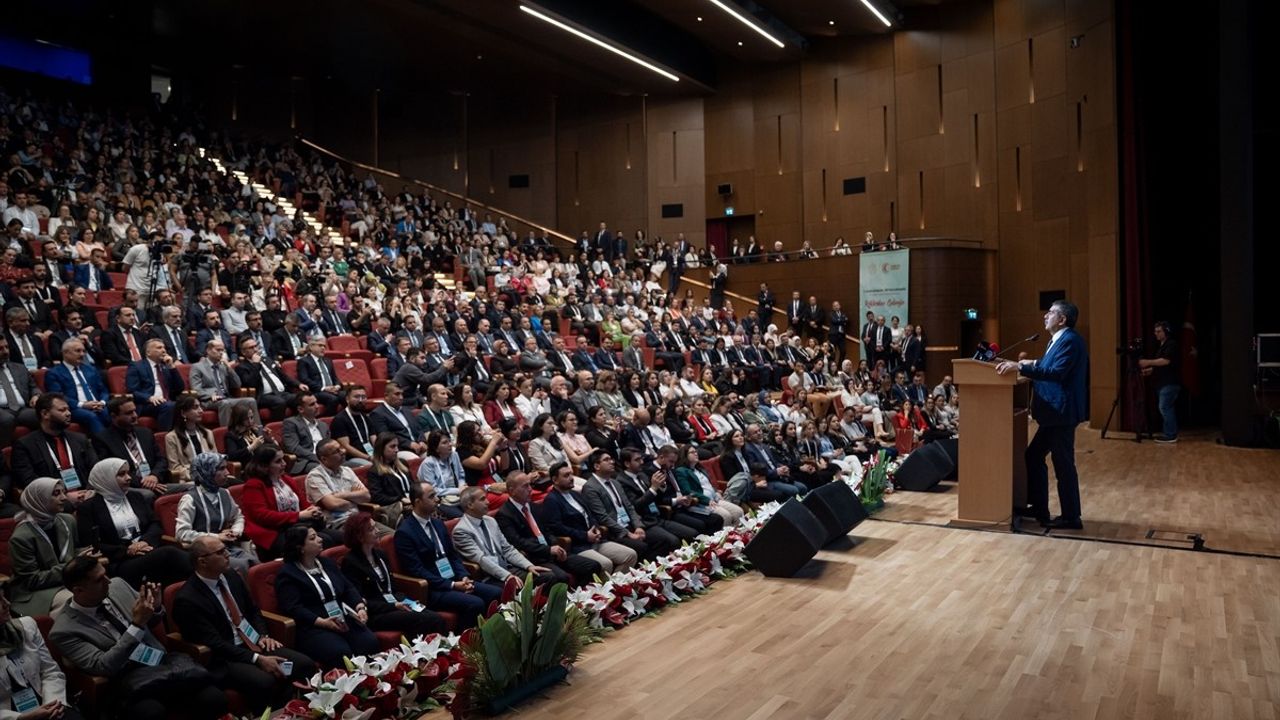 Milli Eğitim Bakanı Tekin, 1. Uluslararası Eğitim Kongresi'nde Eğitimde Dinamizm Vurgusu Yaptı