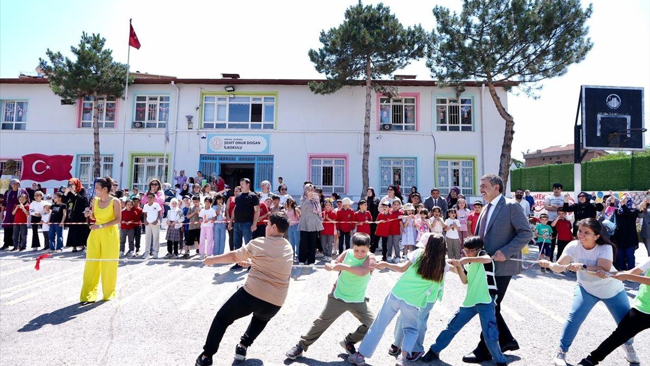 Milli Eğitim Bakanı Tekin, Dönem Sonu Faaliyet Haftası Etkinliğine Katıldı