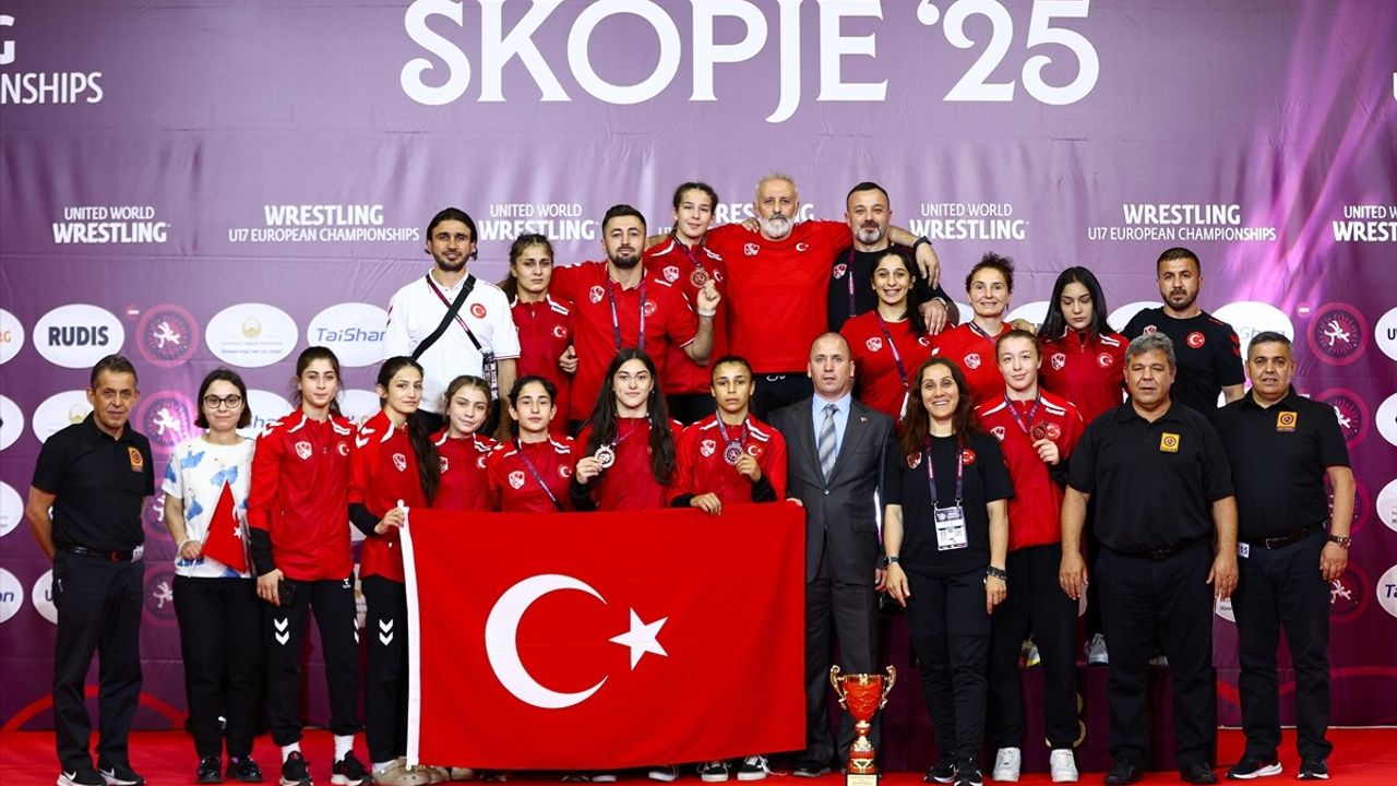 Milli Kadın Güreşçiler, 17 Yaş Altı Avrupa Şampiyonası'nda Üst Üste Üçüncü Kez Şampiyon