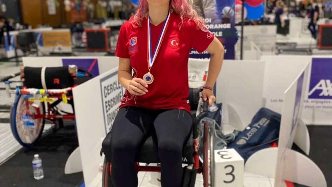 Milli Para Eskrimci Şenay Güner, Fransa'da İki Madalya Kazandı
