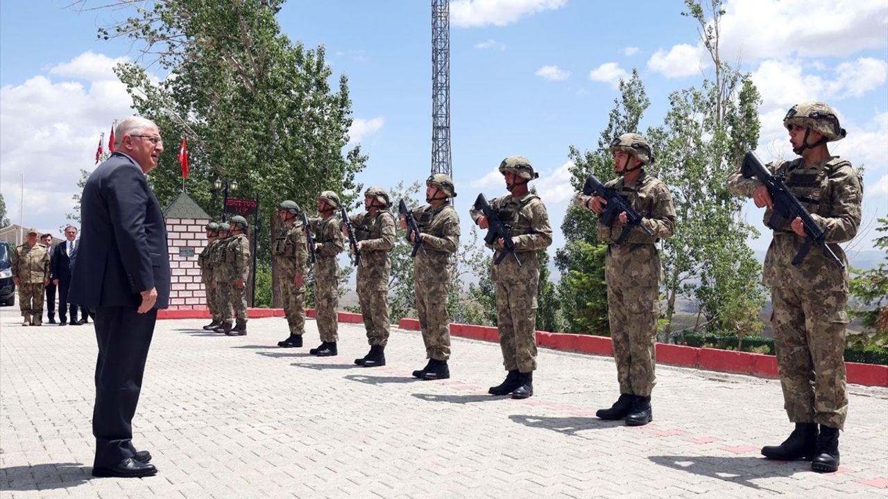 Milli Savunma Bakanı Güler, İran Sınır Hattında İncelemelerde Bulundu