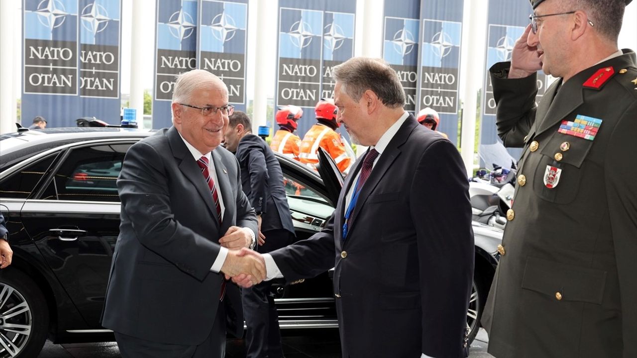 Milli Savunma Bakanı Yaşar Güler, NATO Daimi Temsilciliği'ni Ziyaret Etti