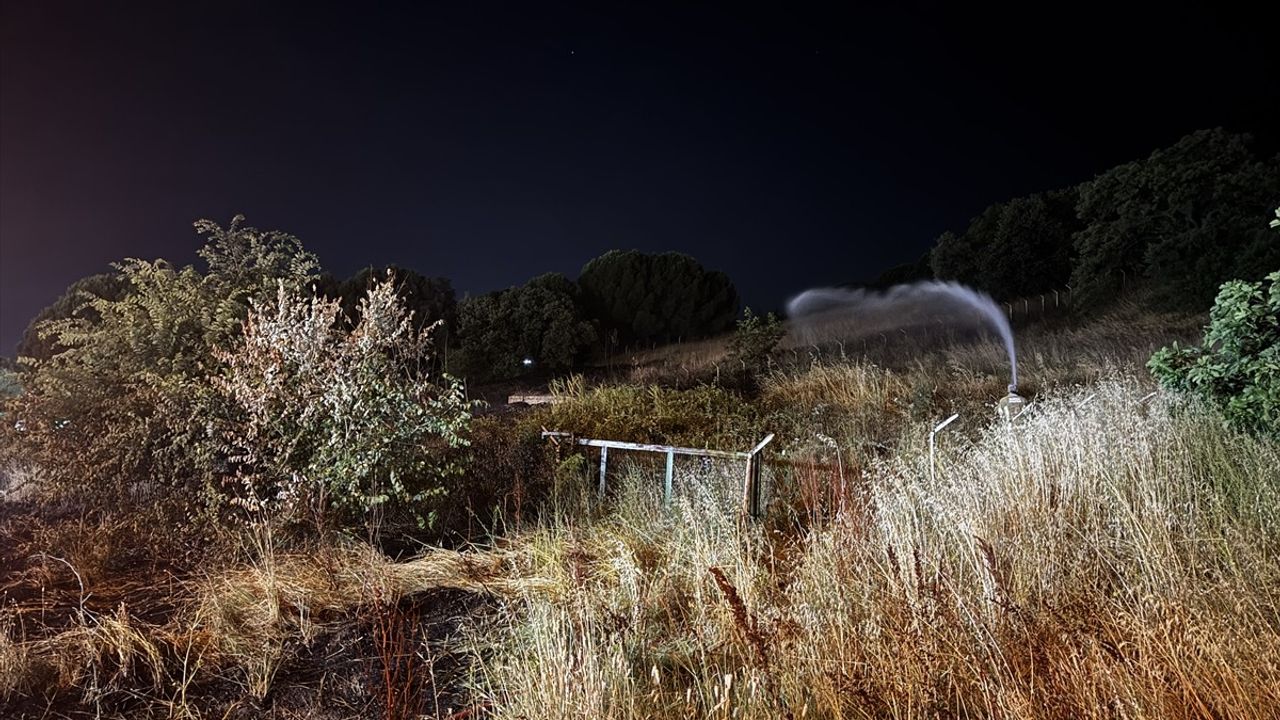 Mudanya'da Havai Fişek Nedeniyle Yangın Çıktı, Düğün Salonu Tahliye Edildi