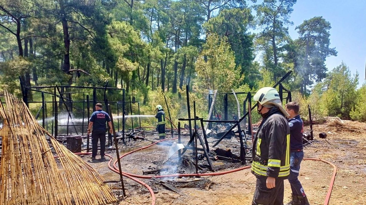 Muğla'da İş Yerinde Çıkan Yangın, Ormana Sıçramadan Kontrol Altına Alındı