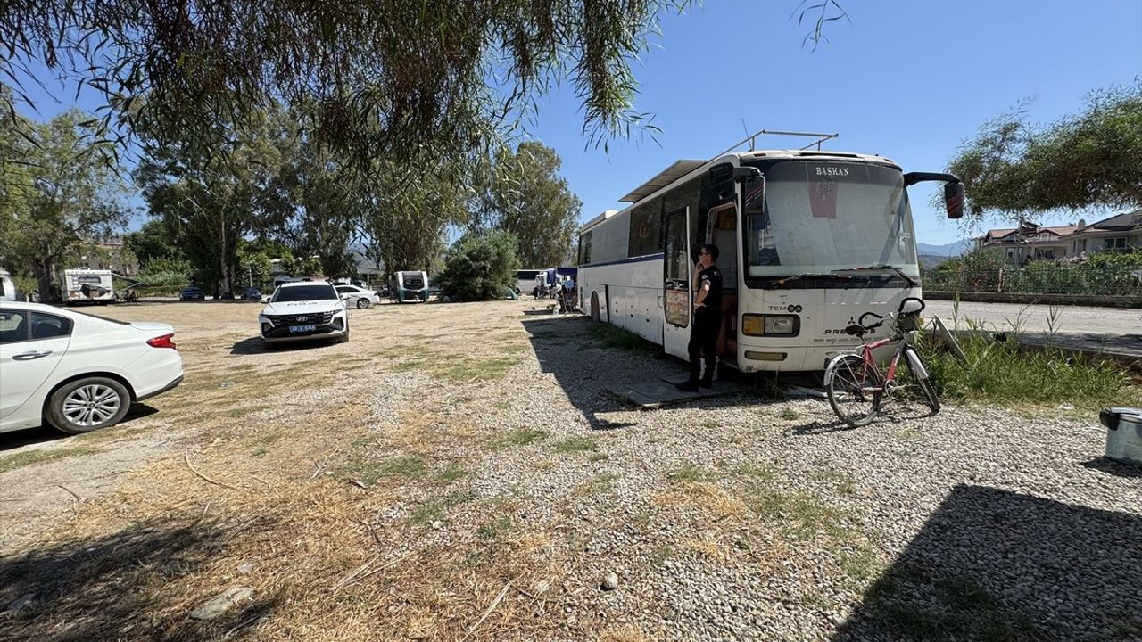 Muğla'da Park Halindeki Otobüste Bir Kişi Ölü Bulundu
