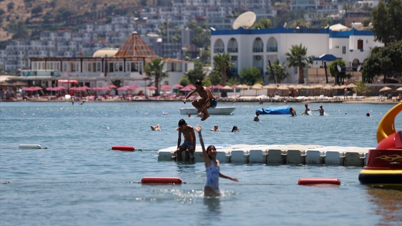 Muğla'da Sıcak Hava Etkisiyle Sahillerde Yoğunluk Artıyor