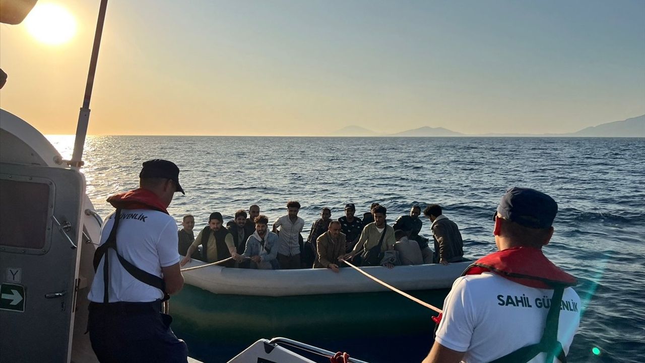 Muğla'nın Datça Açıklarında 14 Düzensiz Göçmen Kurtarıldı