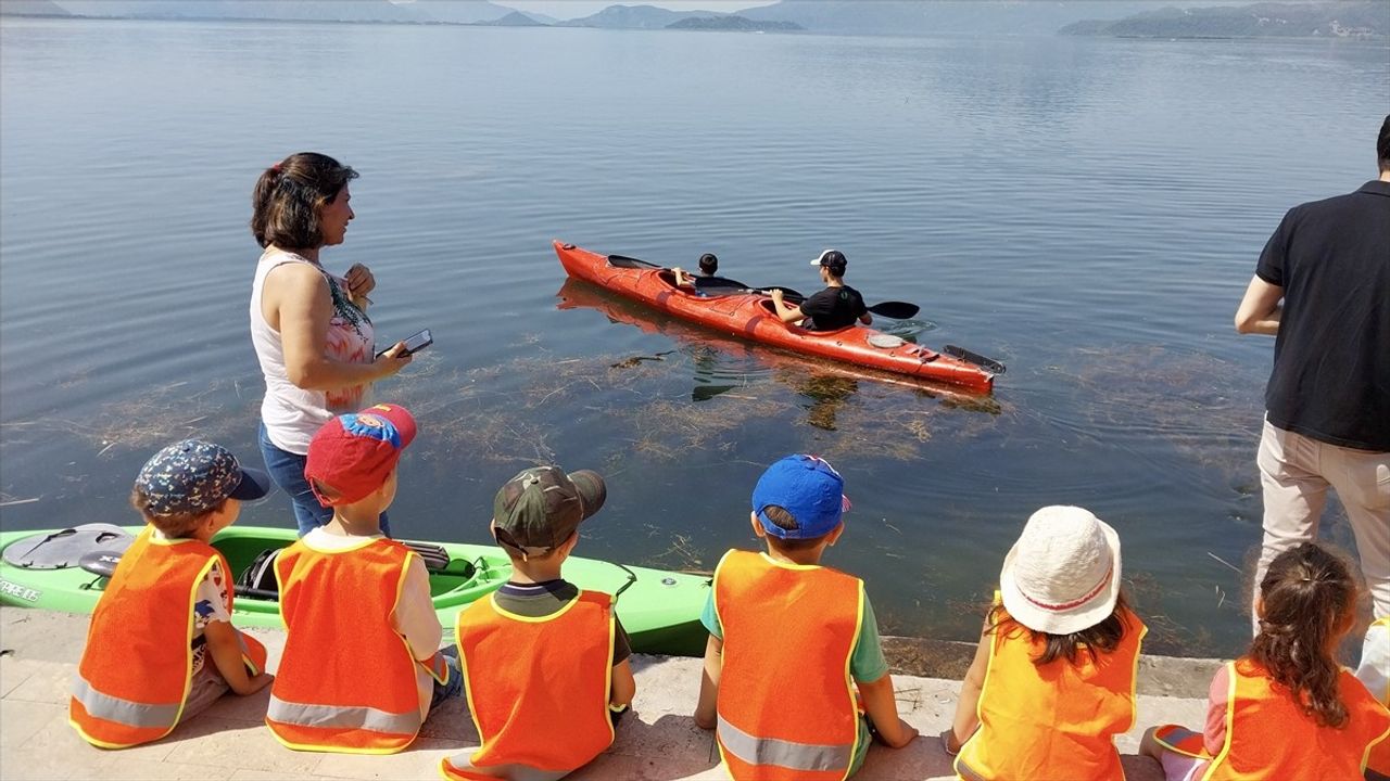 Muğla'nın Köyceğiz İlçesinde Anaokulu Öğrencileri Kano Etkinliği Düzenledi