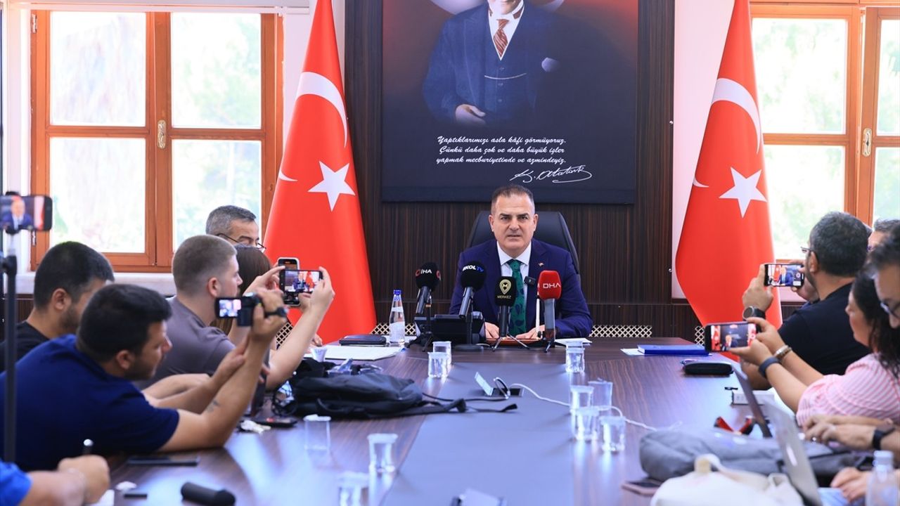 Muğla Valisi Akbıyık'tan Marmaris'teki Eğlence Mekanlarıyla İlgili Açıklama