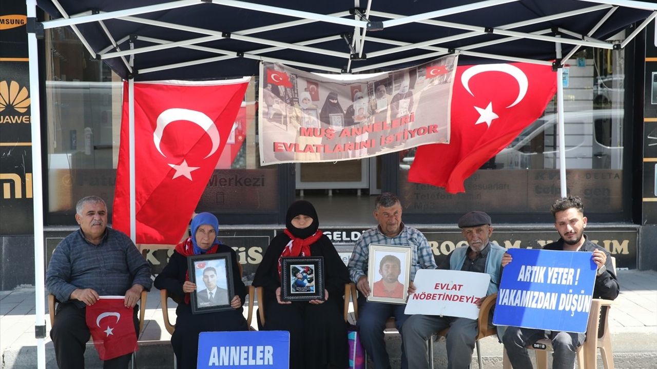 Muş'ta PKK Tarafından Kaçırılan Çocuklar İçin Ailelerin Eylemi Devam Ediyor