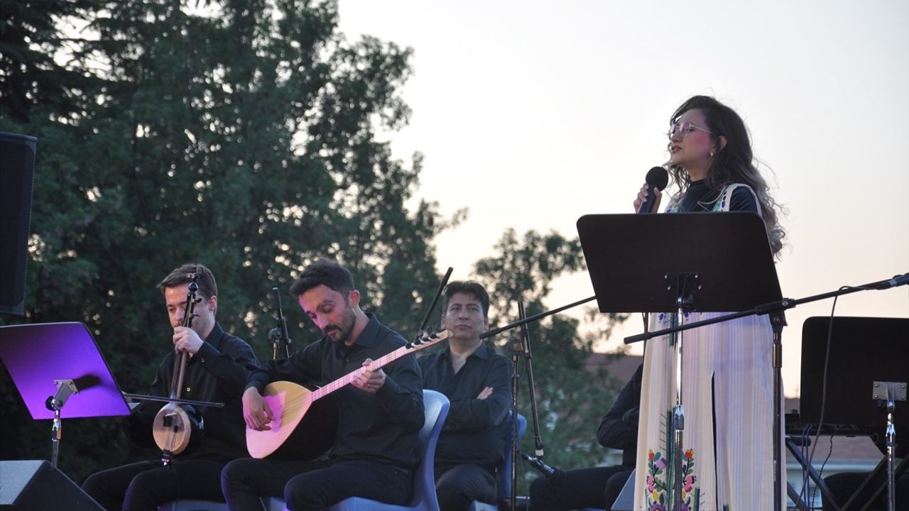Neşet Ertaş, Anadolu Üniversitesinde Saygı ile Anıldı