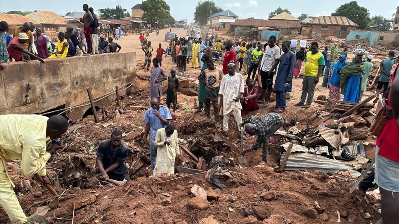 Nijerya'da Aşırı Yağışlar Sonucu Oluşan Sellerde Ölü Sayısı 200'ü Aştı