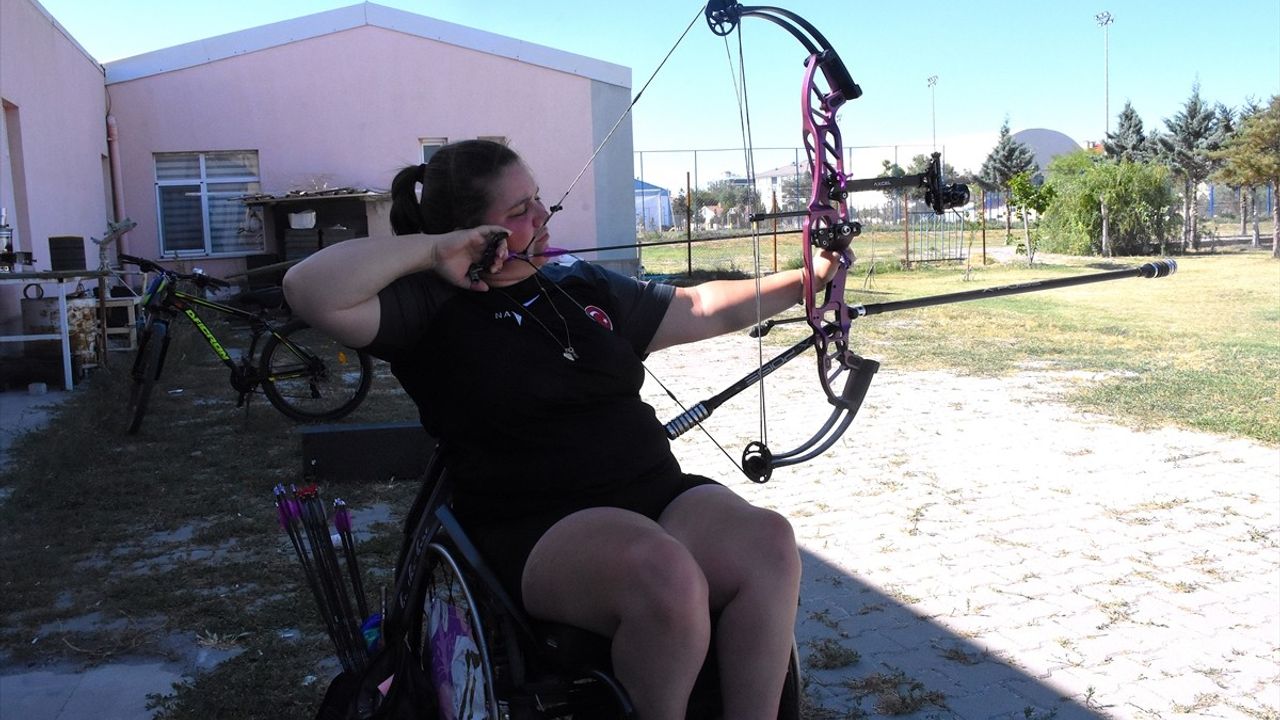 Öznur Cüre Girdi, İkinci Kez Dünya Şampiyonu Olmayı Hedefliyor