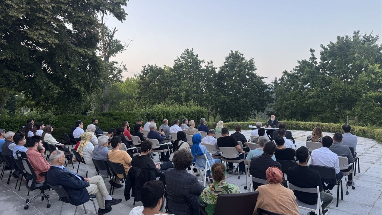 Prof. Dr. Nabi Avcı, Fethi Gemuhluoğlu Anısına Konuşma Gerçekleştirdi