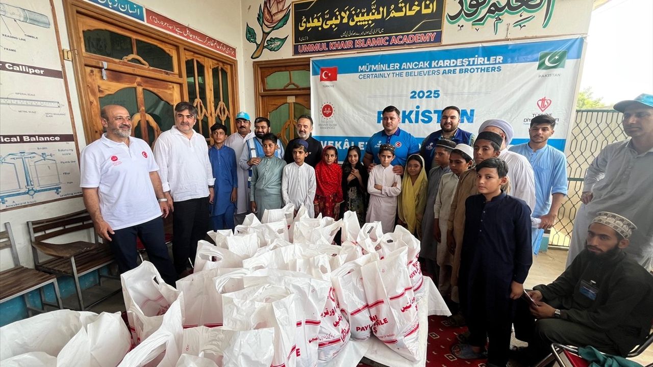 Rıza Kayaalp, Pakistan'da Kurban Organizasyonuna Katıldı