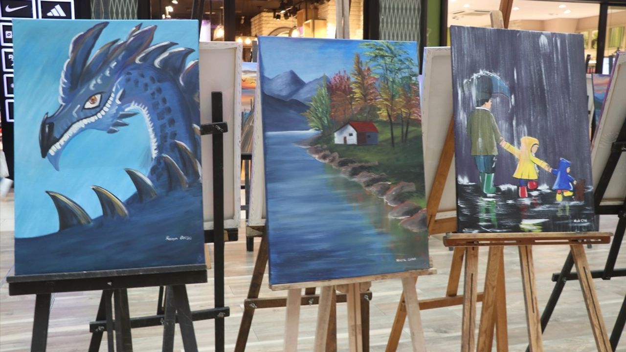 Rize'de '7'den 70'e Her Yaşta Sanat' Sergisi Açıldı