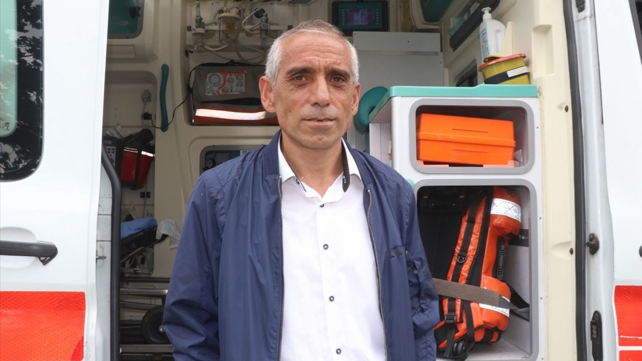 Rize'de Deli Bal Zehirlenmesi Sonrası Arıcıdan Sağlıkçılara Teşekkür Ziyareti