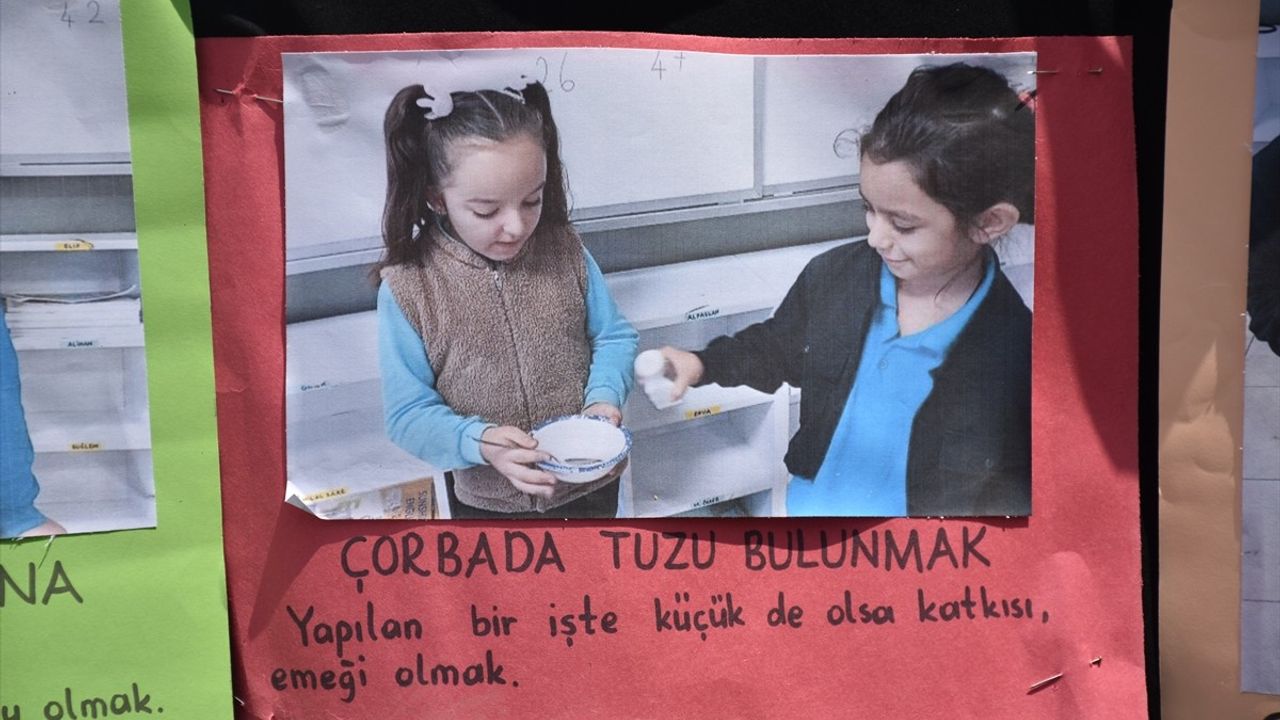 Sakarya'da 'Dilimizin Zenginlikleri Projesi' Sergisi Renkli Anlara Ev Sahipliği Yaptı