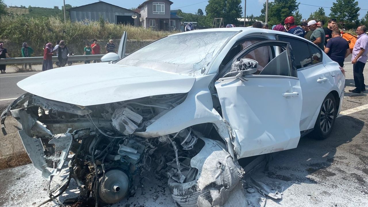 Sakarya'da Kaza Sonrası Yangın: Karı Koca Yaralandı