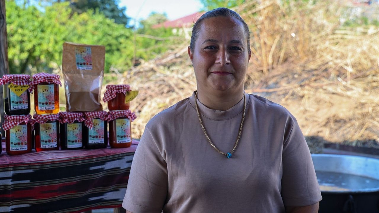 Sakaryalı Ev Hanımı Duygu Albar, Doğal Üretimi Gelir Kapısına Dönüştürüyor