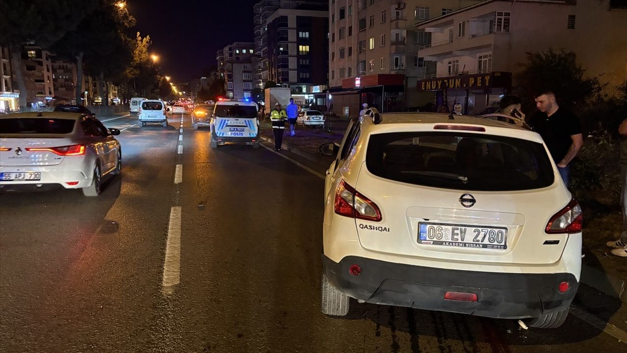 Samsun'da İki Otomobilin Çarpışması Sonucu 5 Kişi Yaralandı
