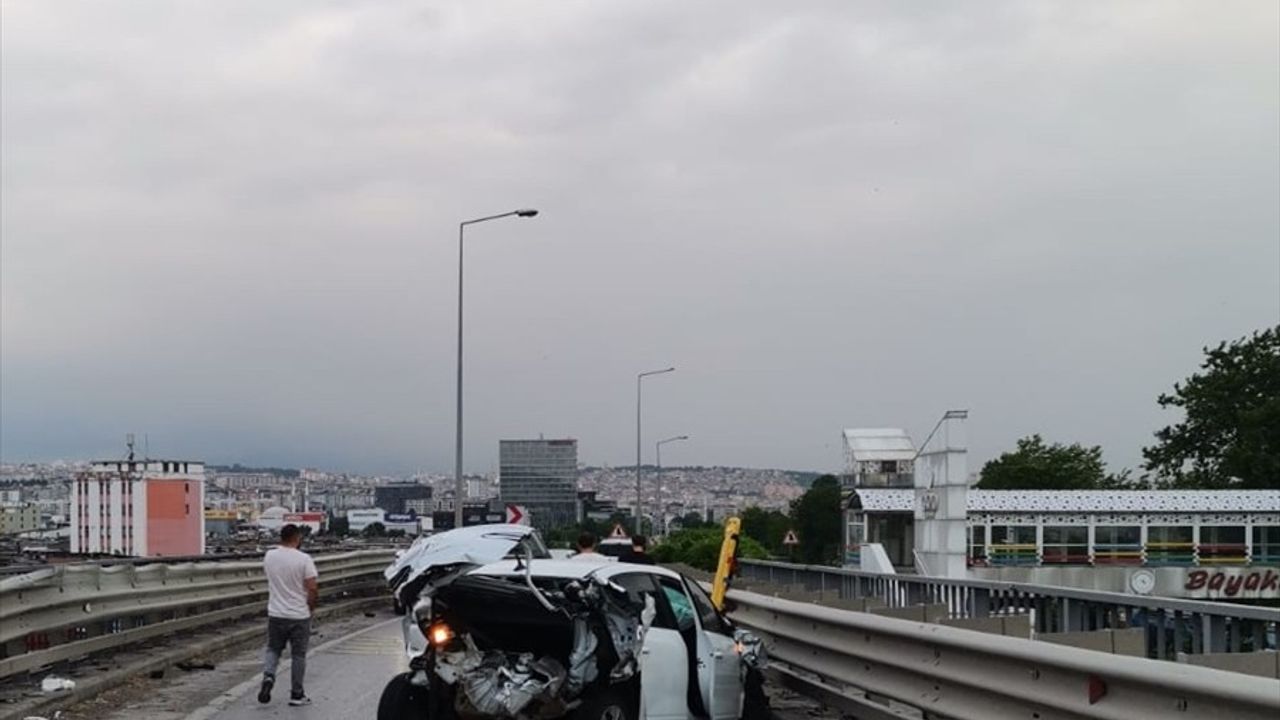 Samsun'da İki Otomobil Çarpıştı: 5 Yaralı