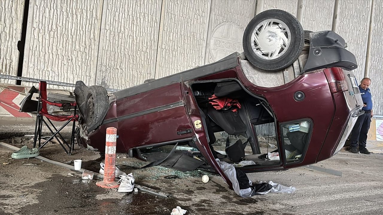 Samsun'da Otomobil Devrildi, 5 Kişi Yaralandı