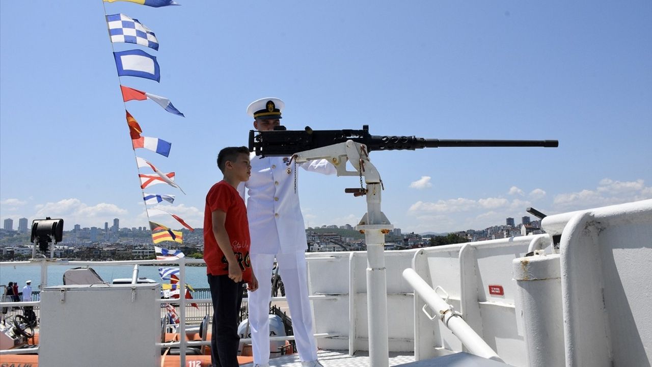 Samsun'da TCSG-87 Gemisi Ziyarete Açıldı